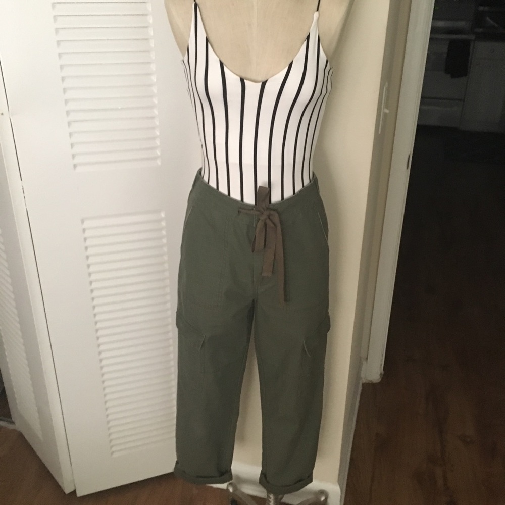 High-waisted, Cargo style, Olive green pants